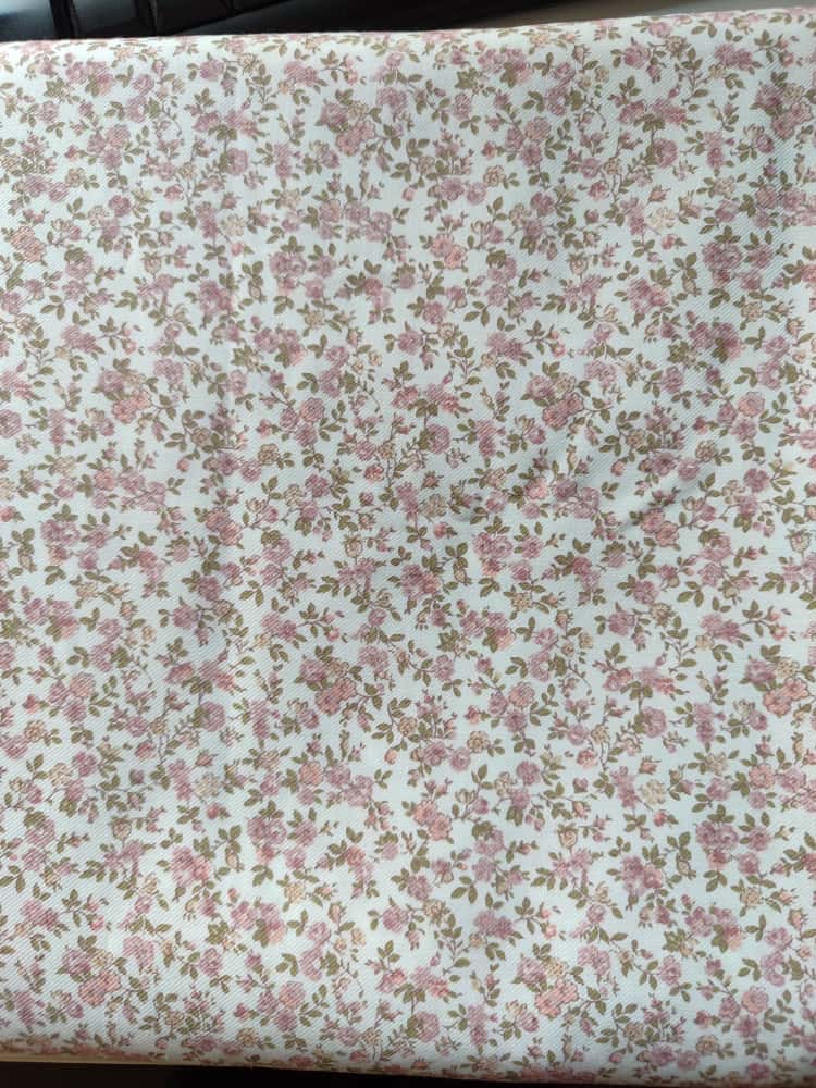 PRE-VENTA Cuadro Virgen de la Familia - Flores rosa empolvado (marco blanco) | Se enviará el miércoles 10 de diciembre