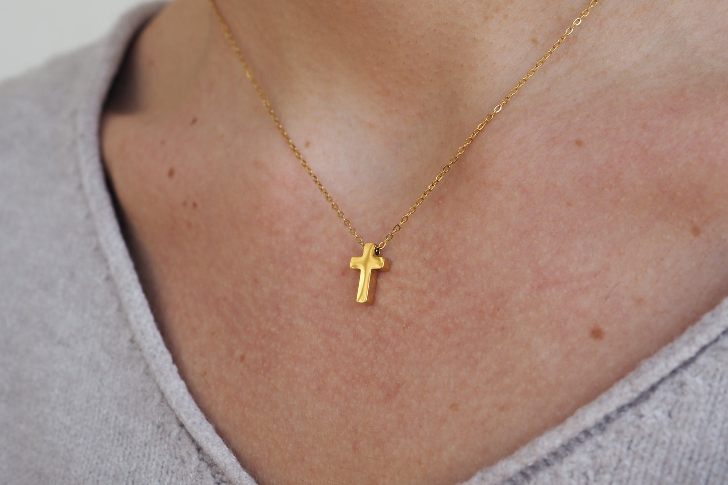Collar CRUZ PEQUEÑA PLATEADO