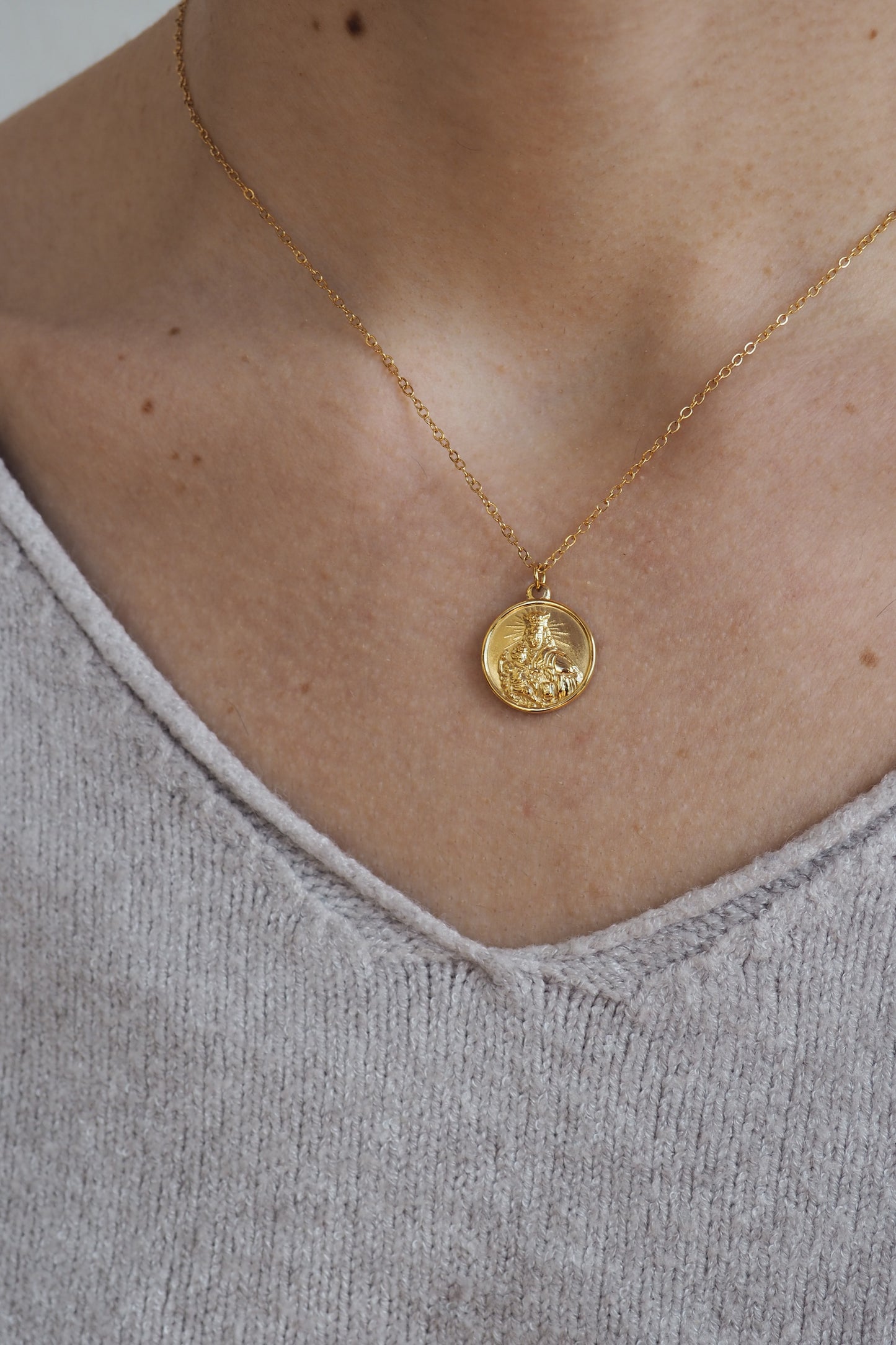 Collar VIRGEN DEL CARMEN DORADO