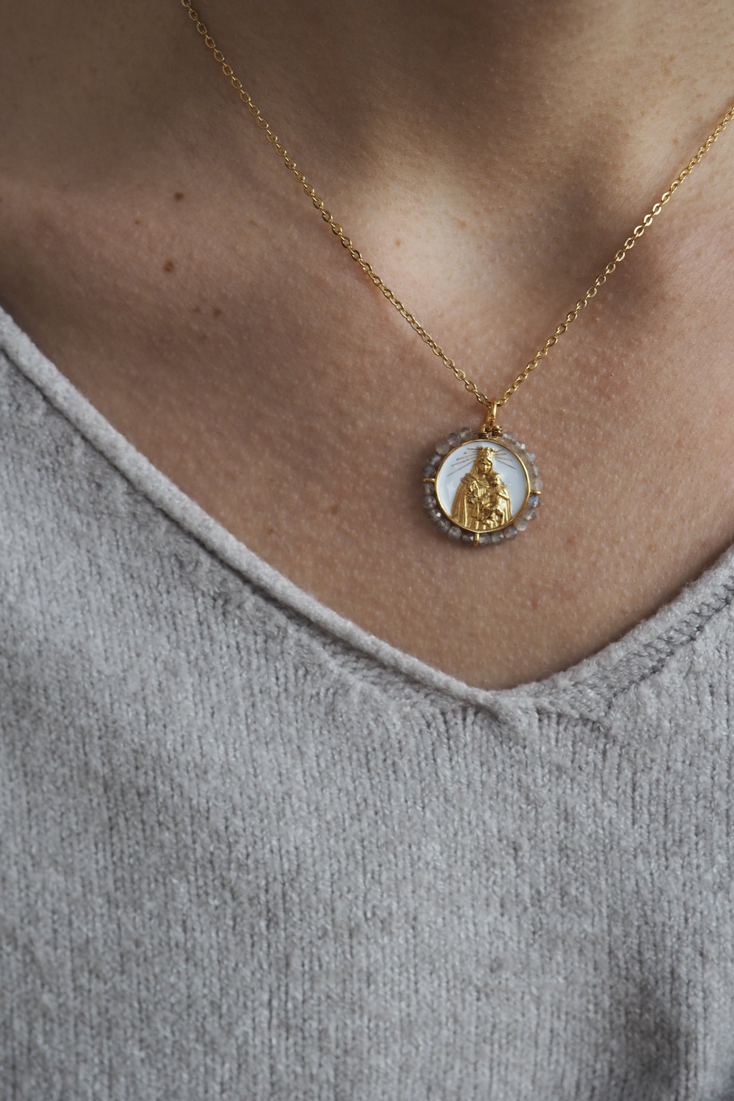 Collar VIRGEN DEL CARMEN LABRADORITA