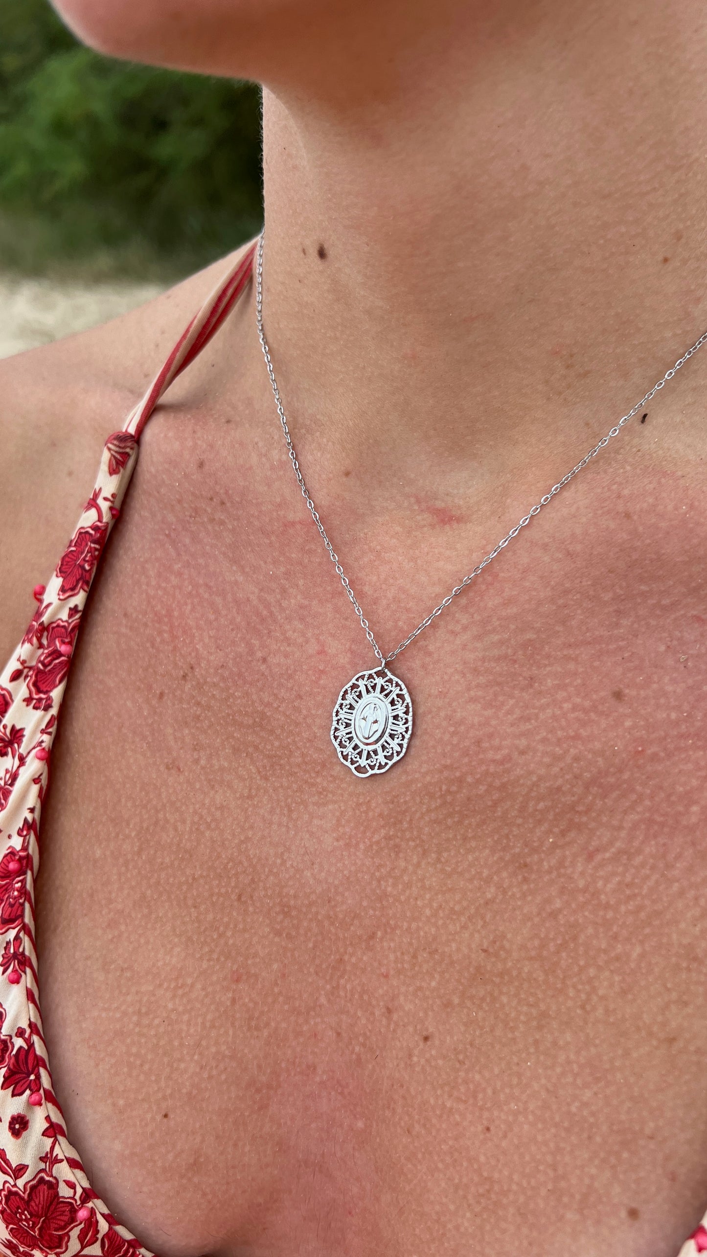 Collar VIRGEN FILIGRANA PLATEADO