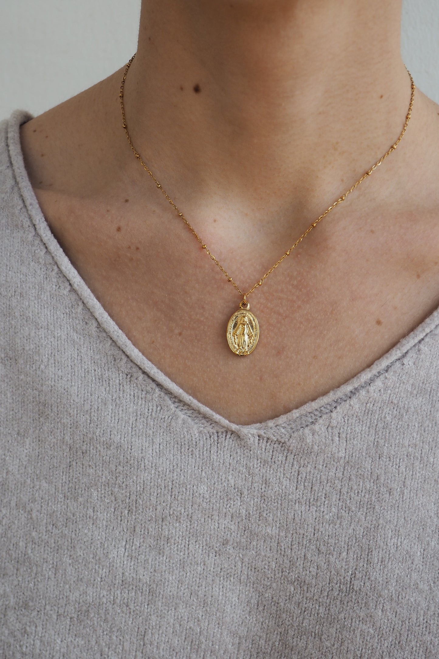 Collar VIRGEN MILAGROSA DORADO