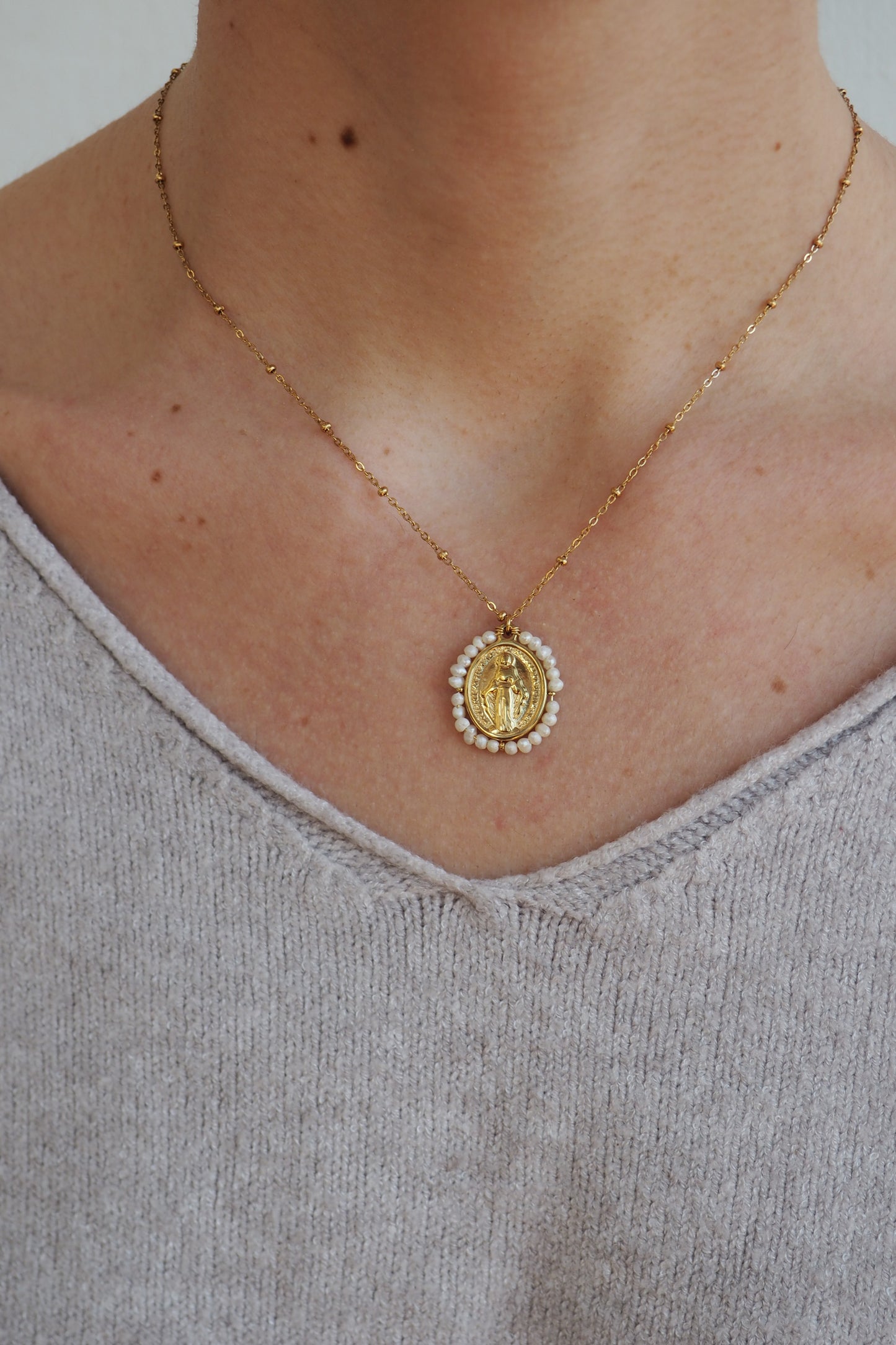 Collar VIRGEN PERLAS NATURALES