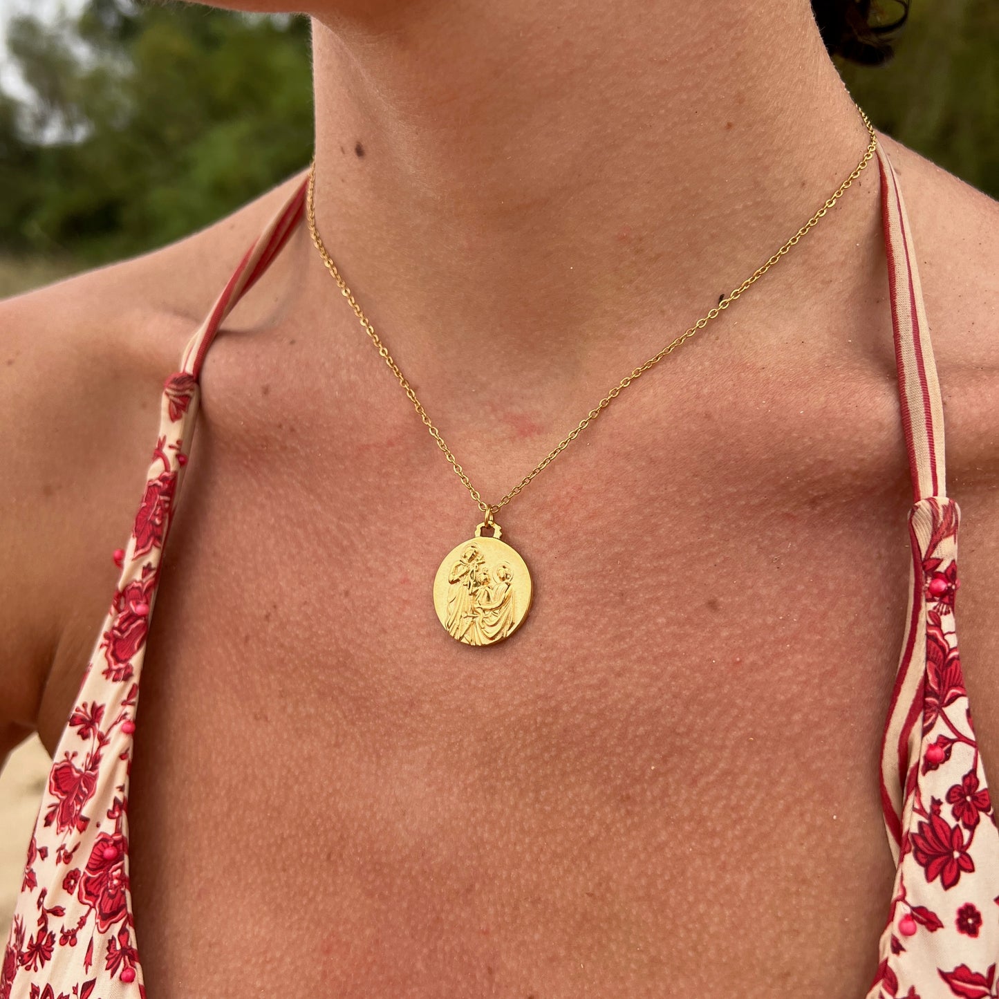 Collar SAGRADA FAMILIA DORADO