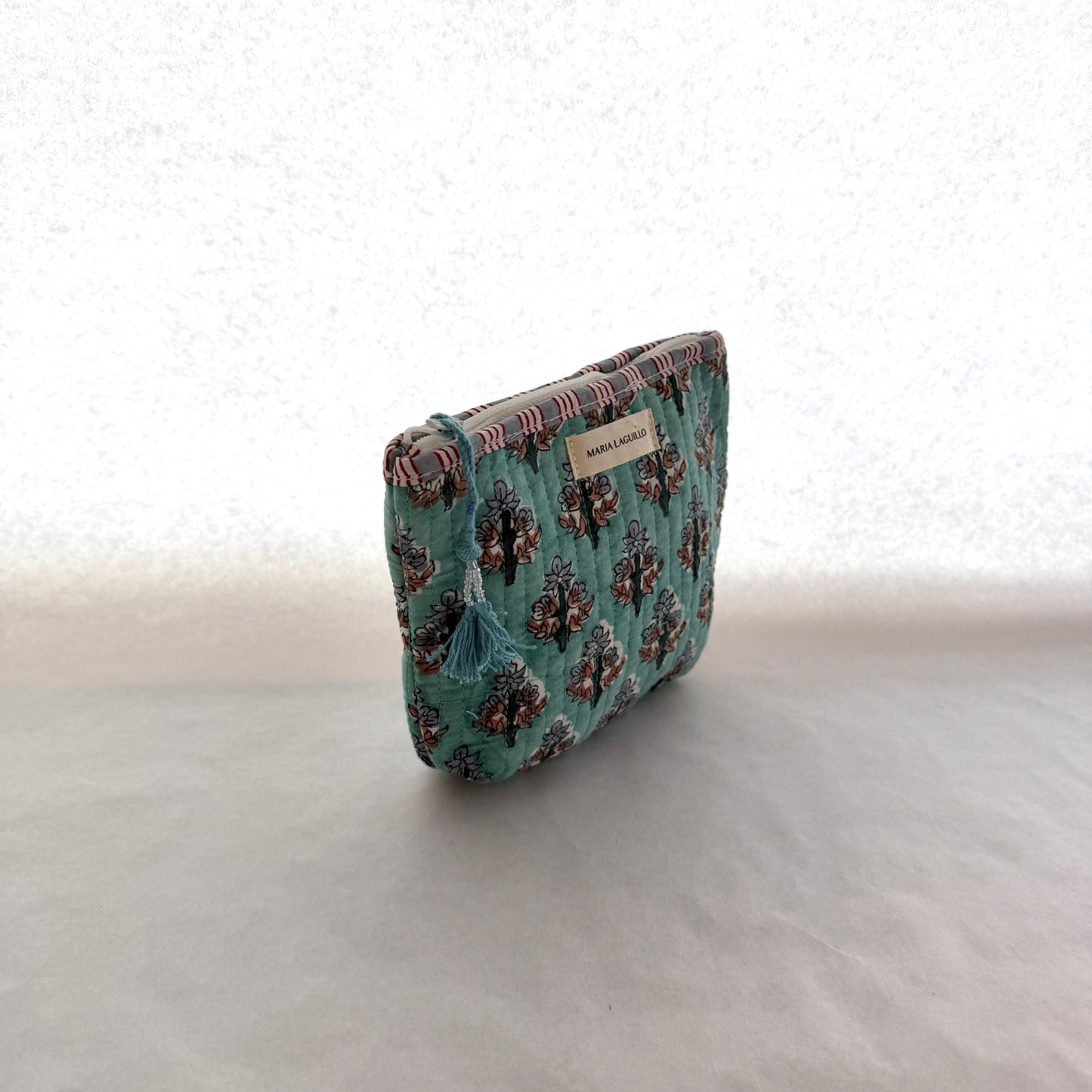 PACK BOLSO DE VIAJE Y NECESERES IMPERMEABLES SAPNA