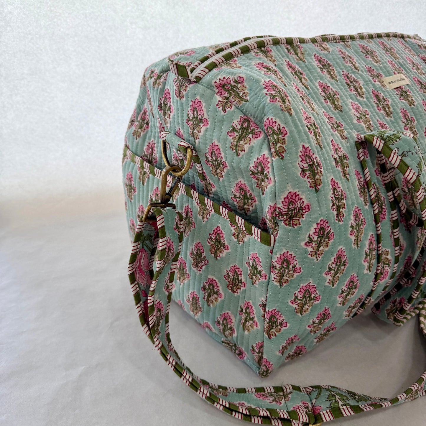 PACK BOLSO DE VIAJE Y NECESERES IMPERMEABLES AURAT