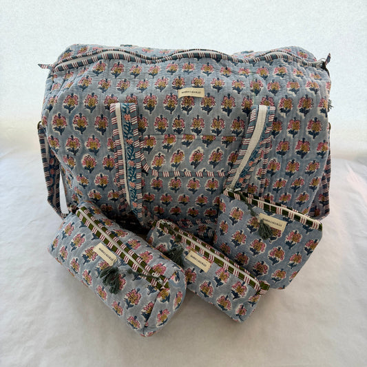 PACK BOLSO DE VIAJE Y NECESERES IMPERMEABLES PYAAS