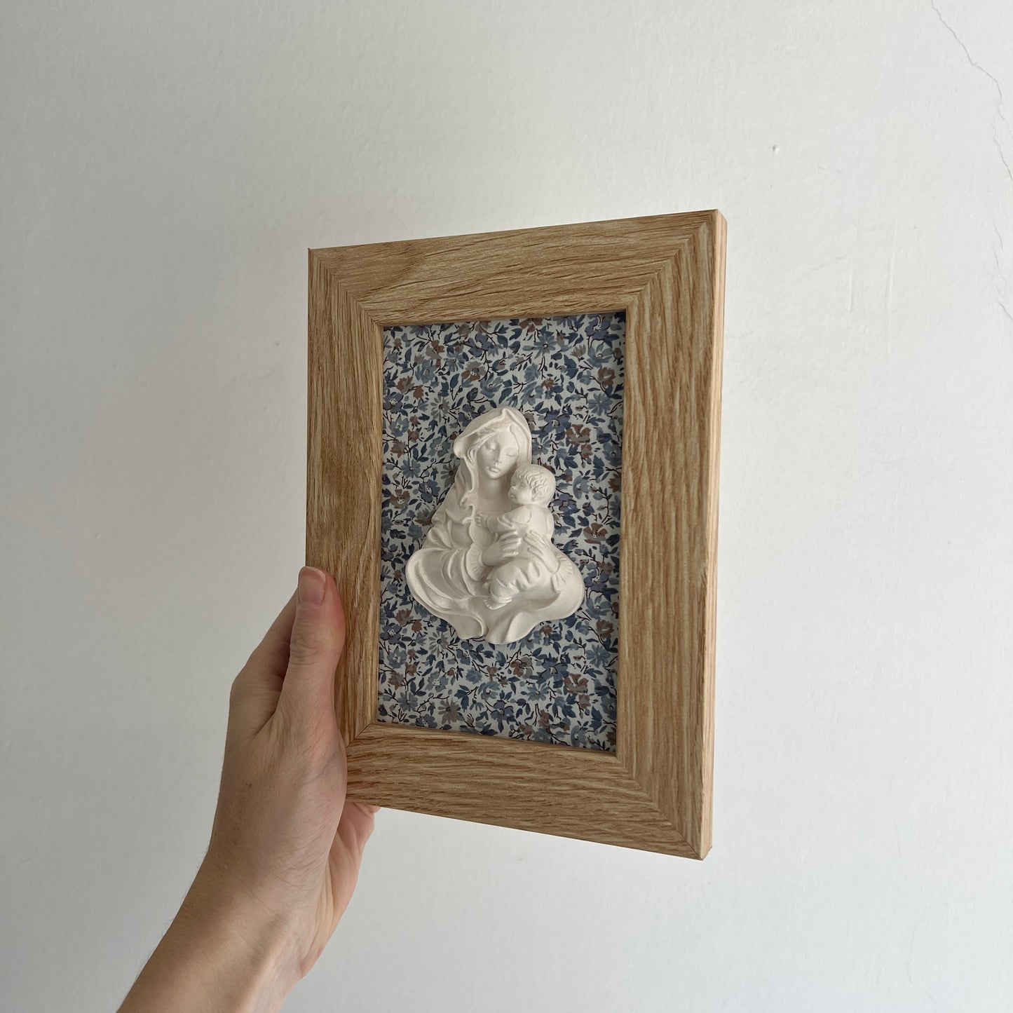 PRE-VENTA Cuadro Virgen de la Familia - Flores azules (marco madera) | Se enviará el miércoles 10 de diciembre