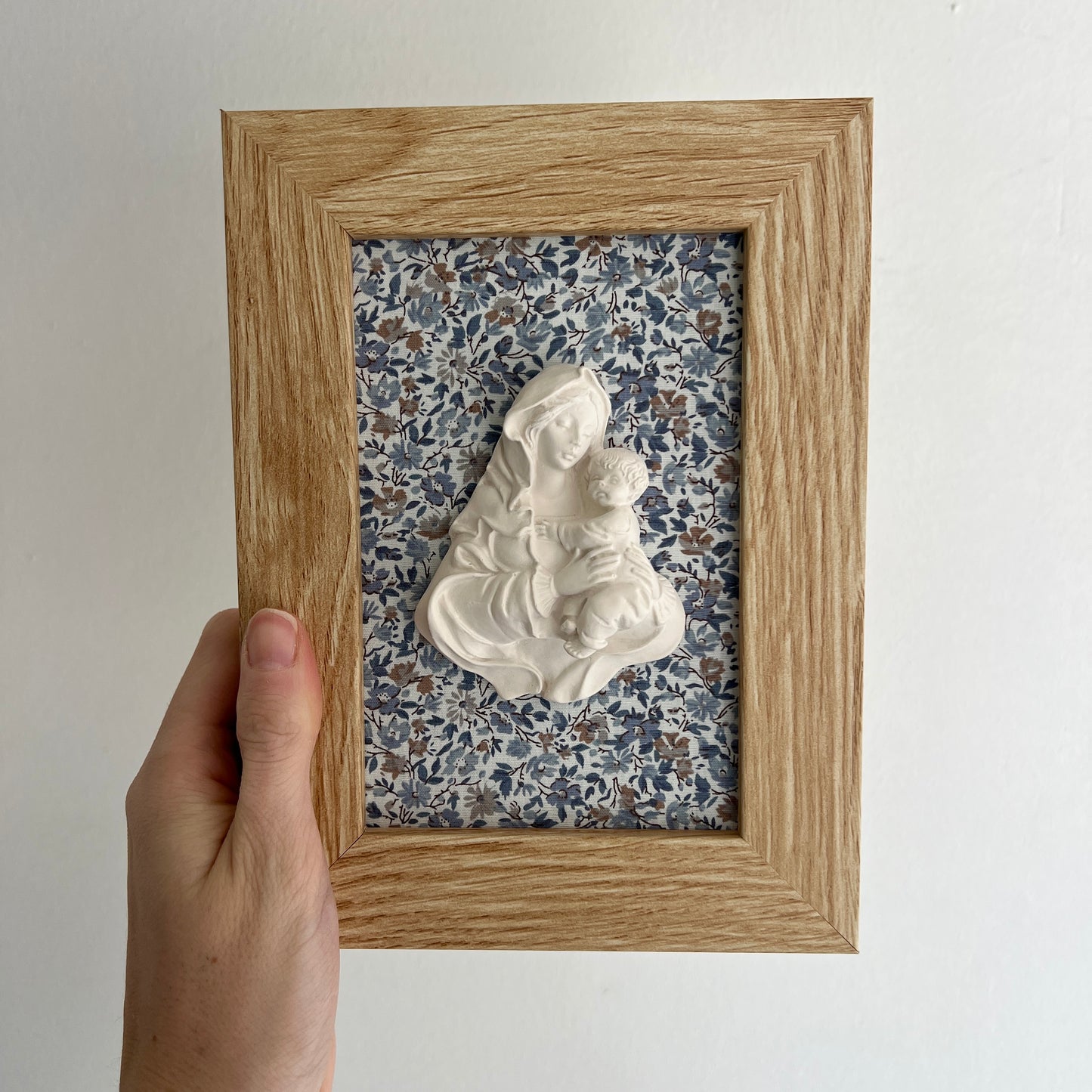 PRE-VENTA Cuadro Virgen de la Familia - Flores azules (marco madera) | Se enviará el miércoles 10 de diciembre