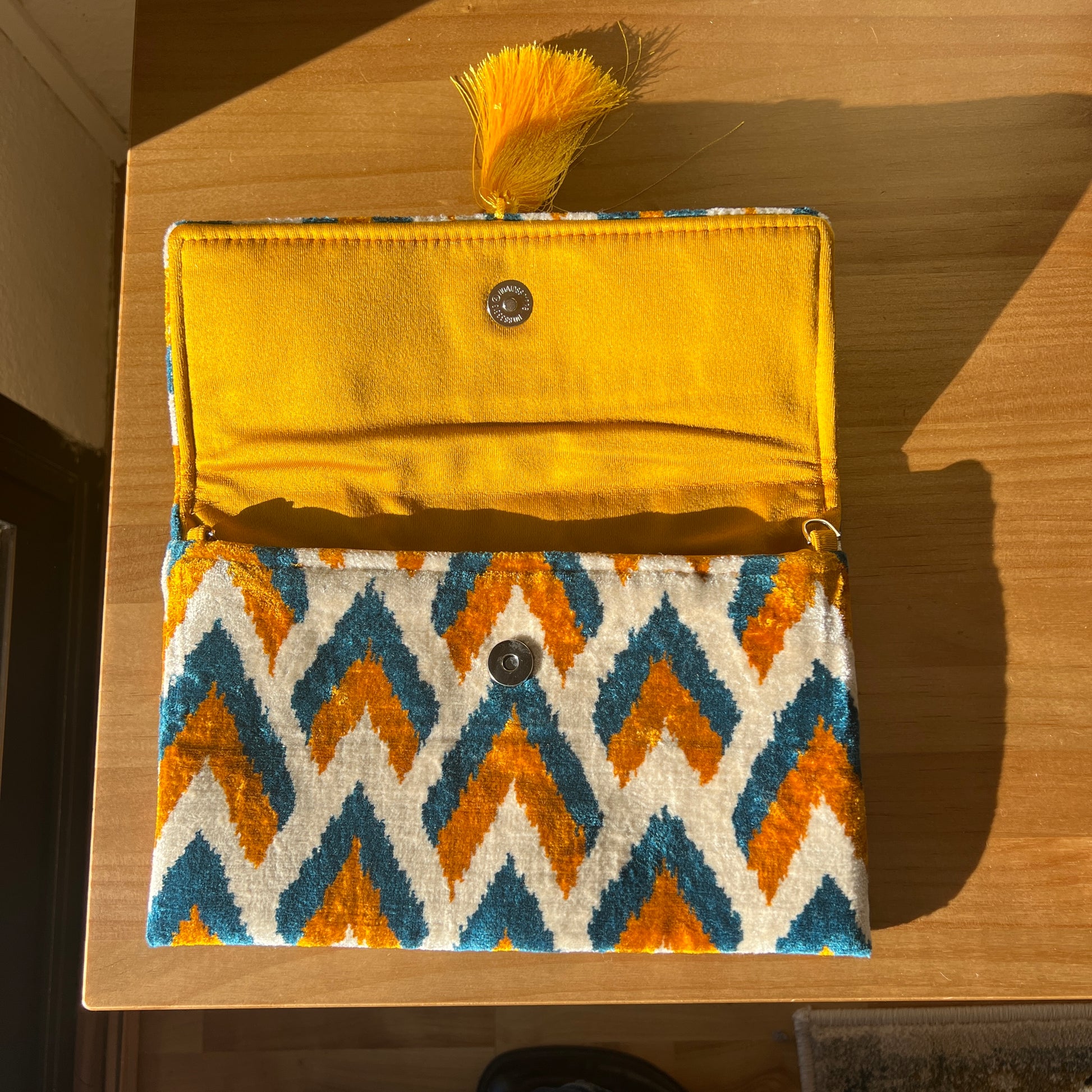 Clutch Bolsos De Mano Color Mostaza Bolso De Mano Color Mostaza