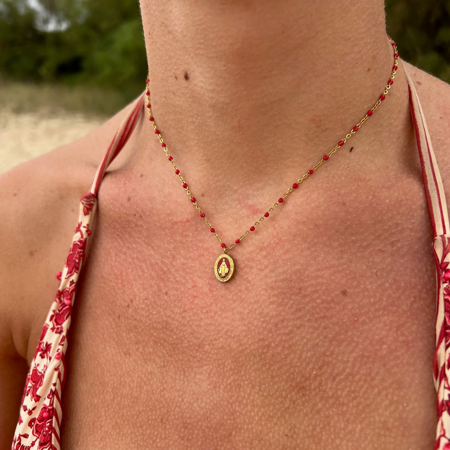 Collar ESMALTE ROJO MILAGROSA DORADO