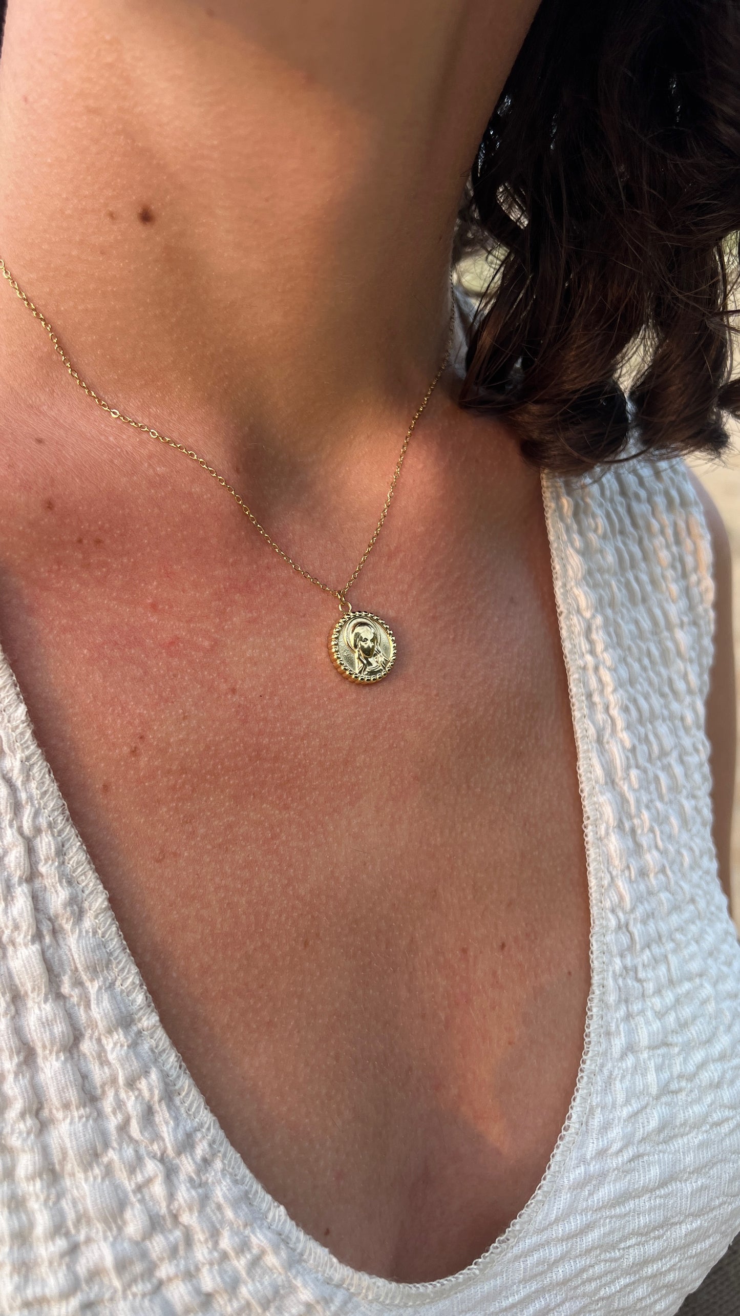 Collar VIRGENCITA BOLITAS DORADO