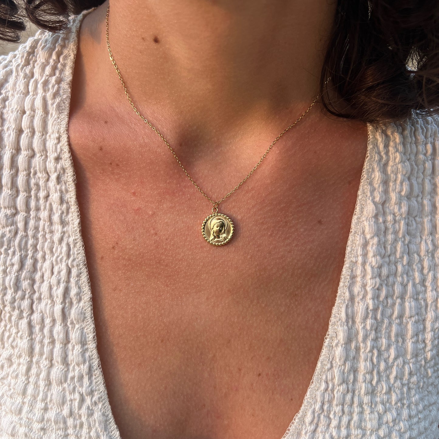 Collar VIRGENCITA BOLITAS DORADO