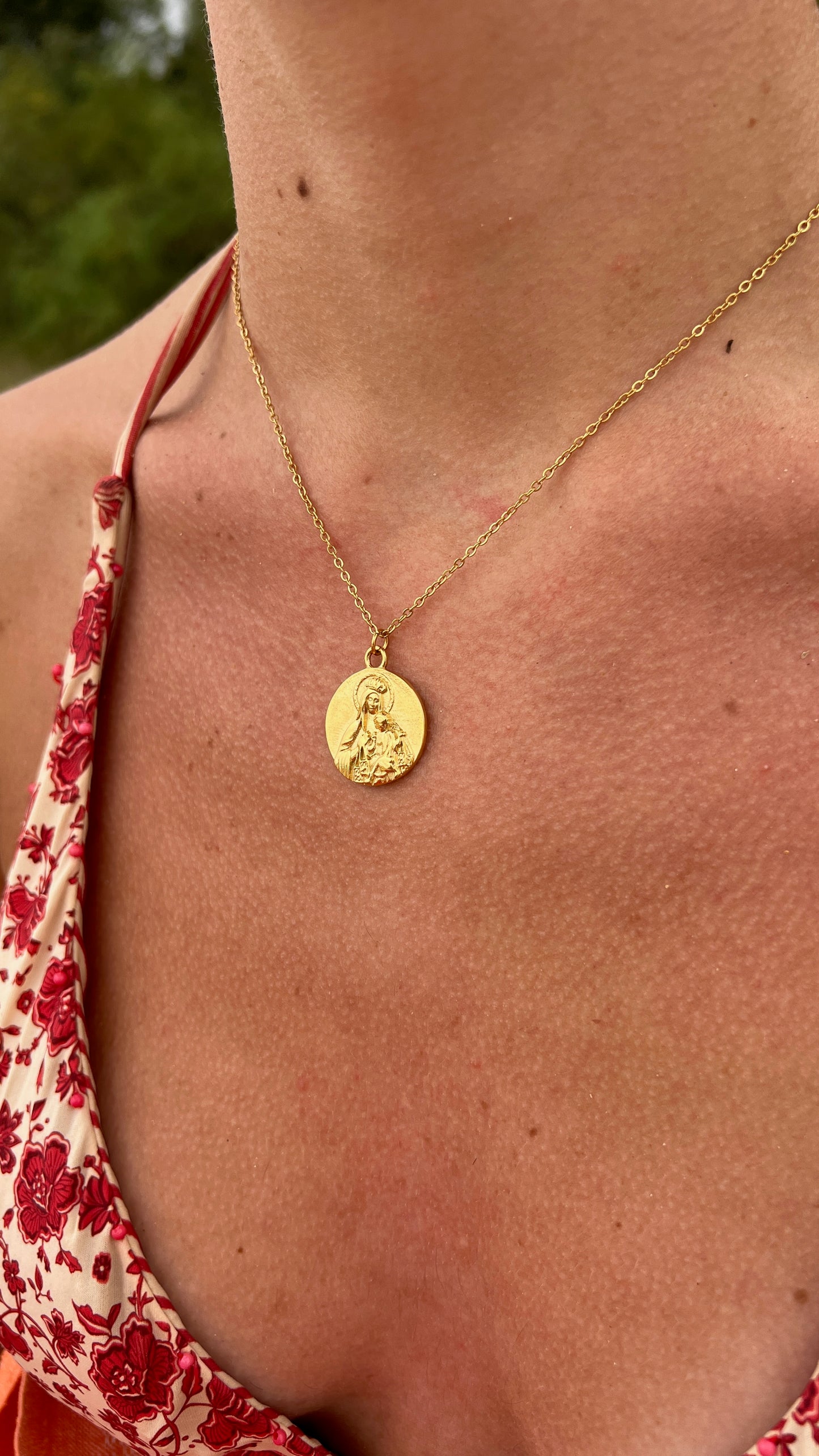 Collar MEDALLA VIRGEN DEL CARMEN DORADO
