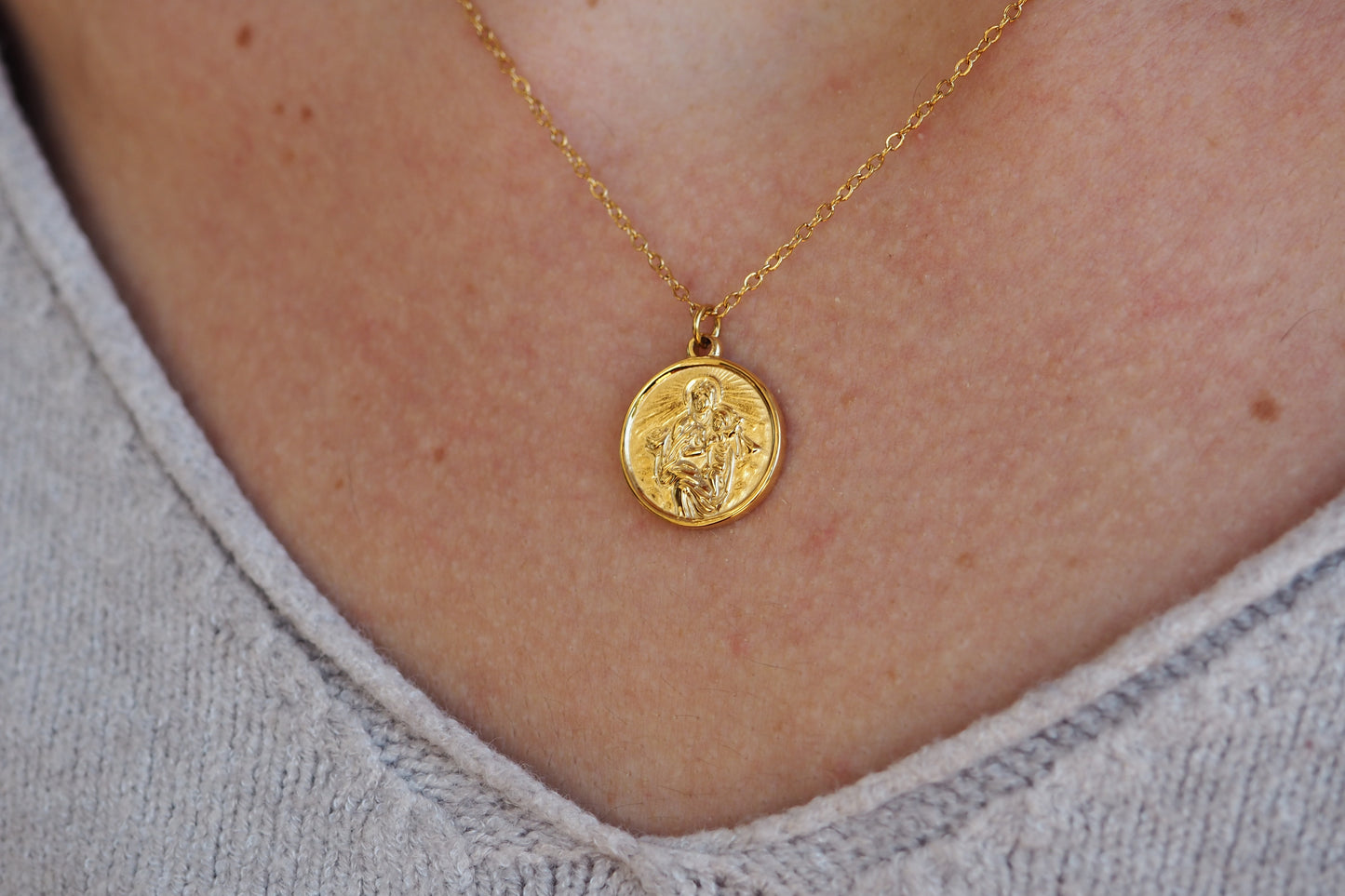 Collar VIRGEN DEL CARMEN FLOR DORADO