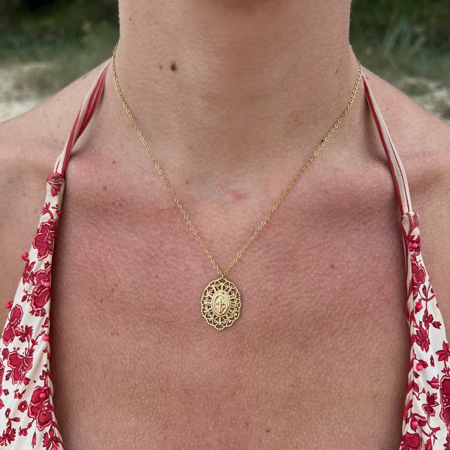 Collar VIRGEN FILIGRANA DORADO