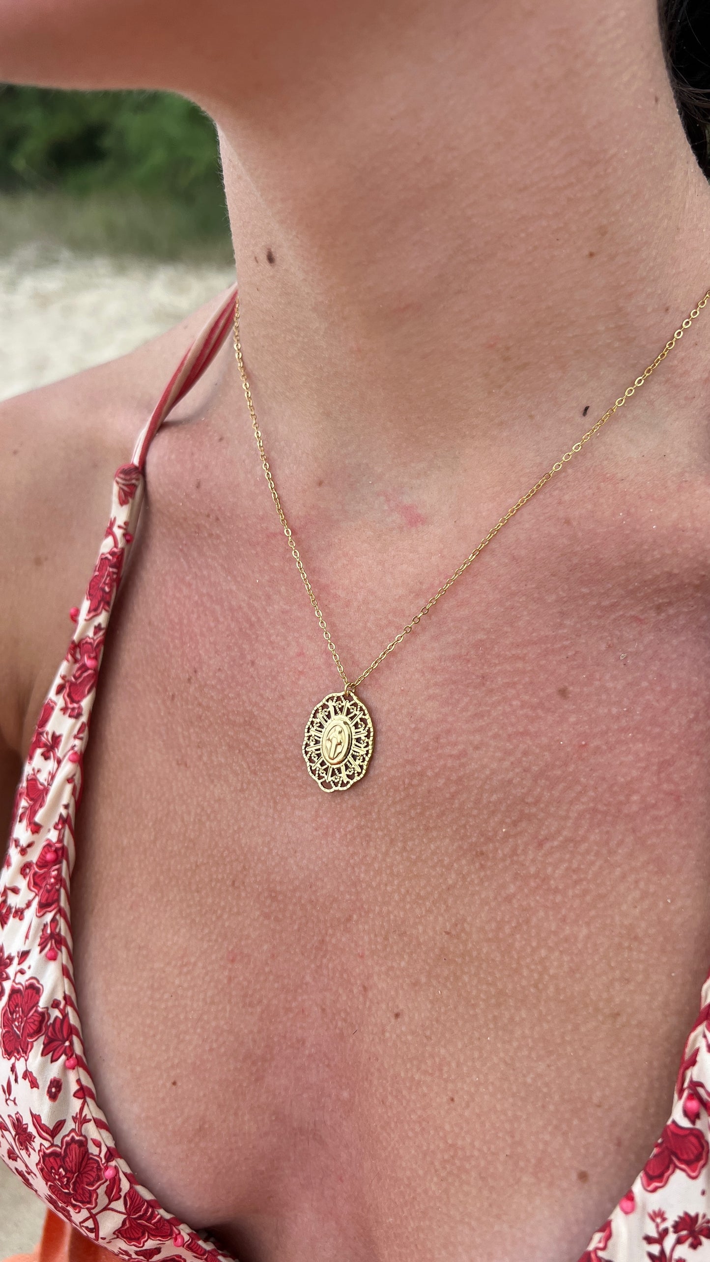 Collar VIRGEN FILIGRANA DORADO