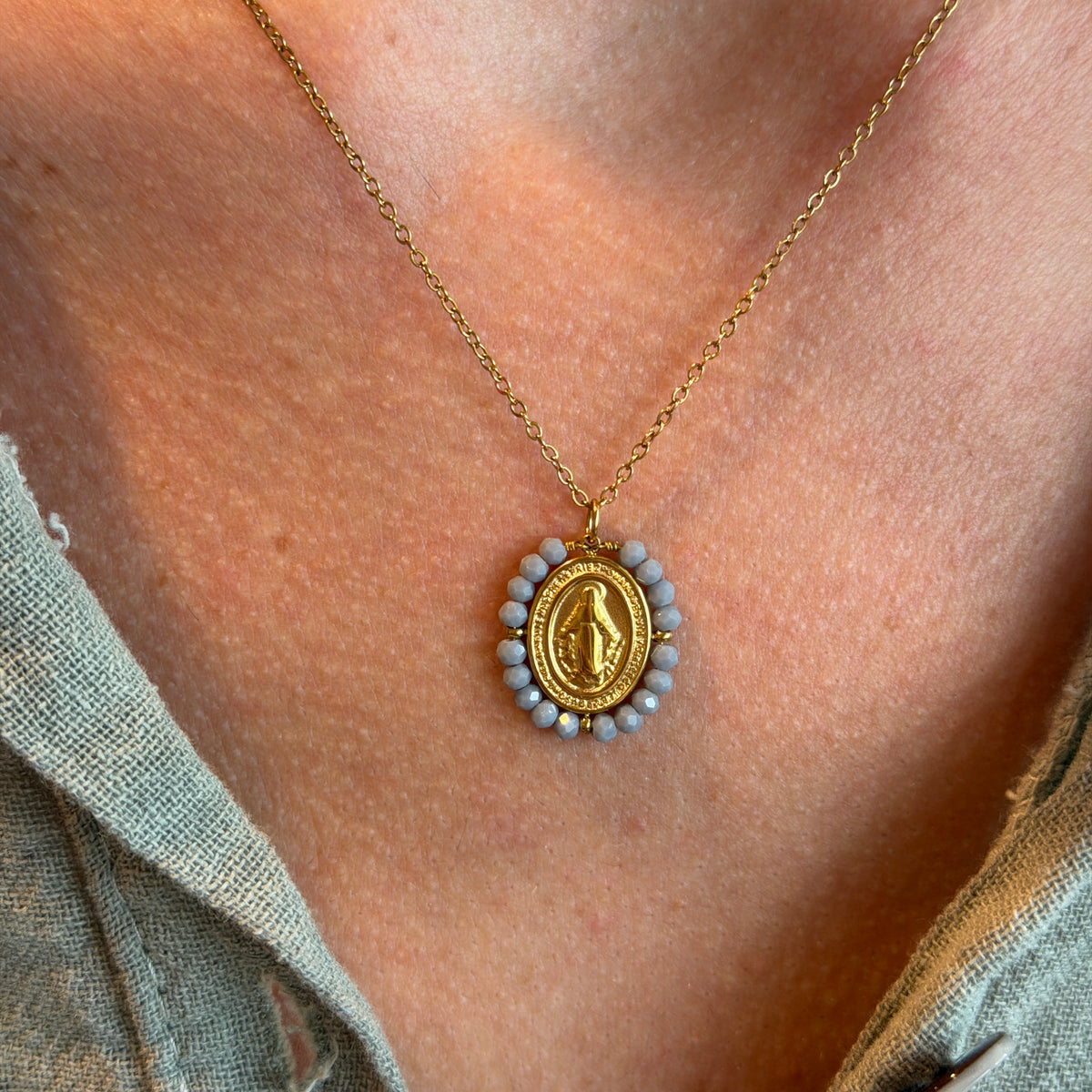 Collar VIRGEN MILAGROSA MINI AZUL GRISÁCEO