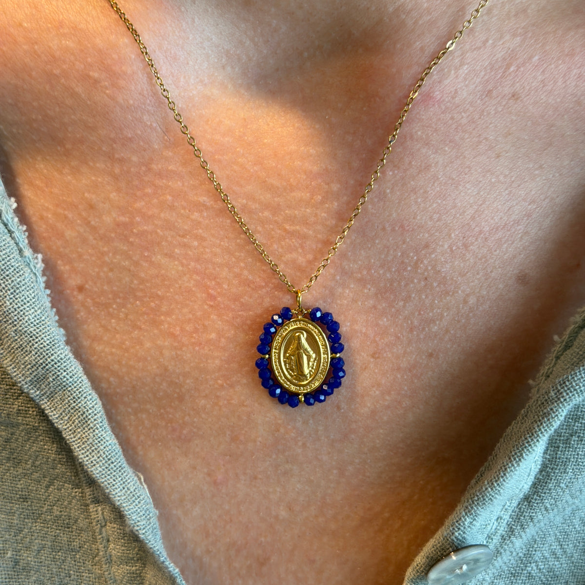 Collar VIRGEN MILAGROSA MINI AZUL OSCURO