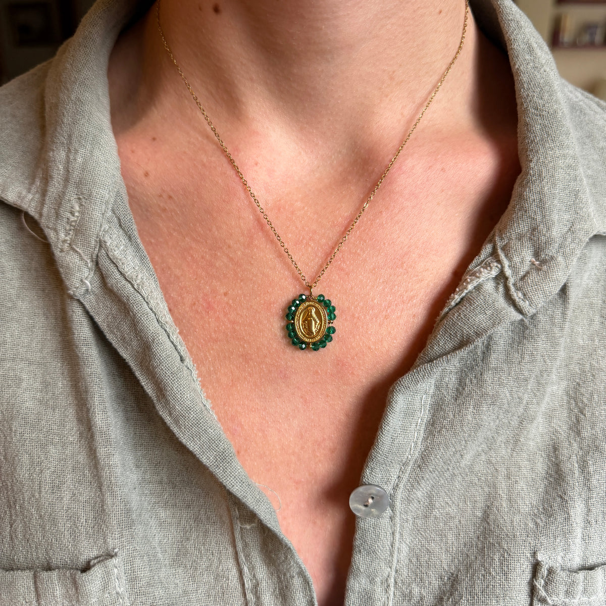 Collar VIRGEN MILAGROSA MINI VERDE OSCURO