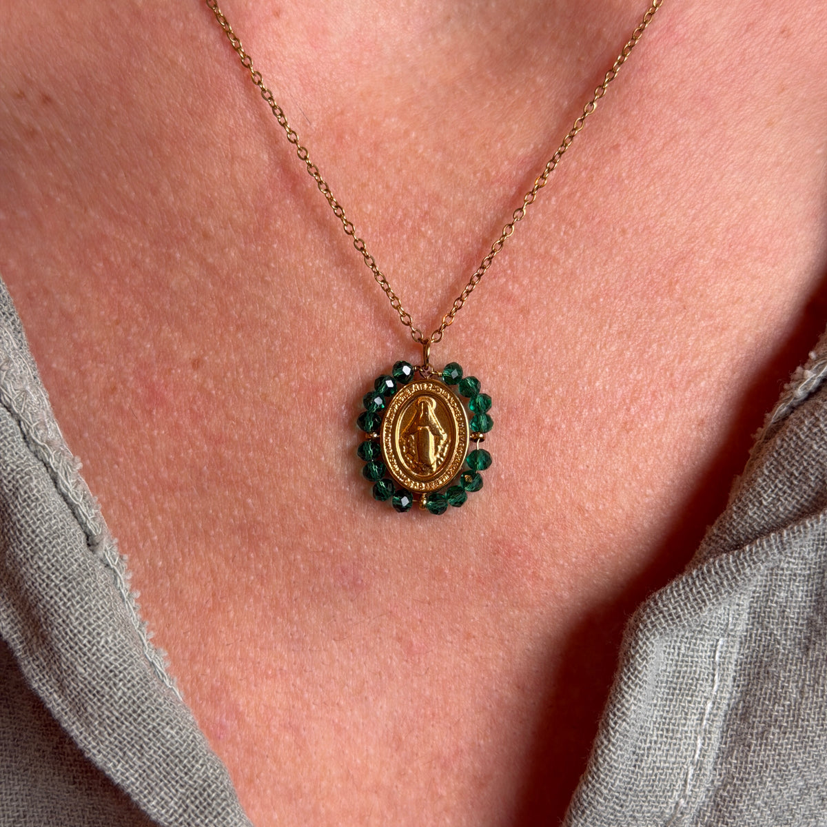 Collar VIRGEN MILAGROSA MINI VERDE OSCURO