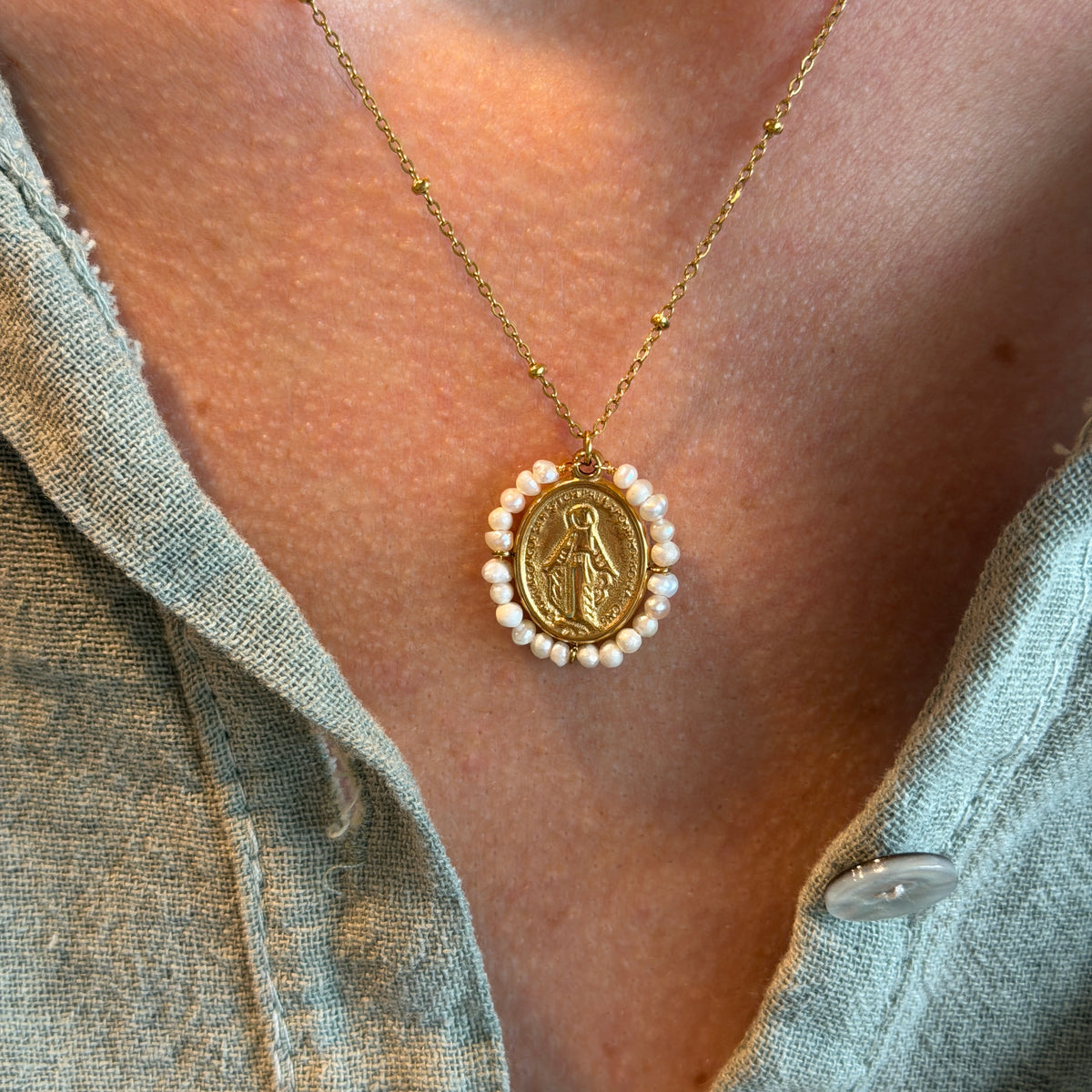 Collar VIRGEN PERLAS NATURALES