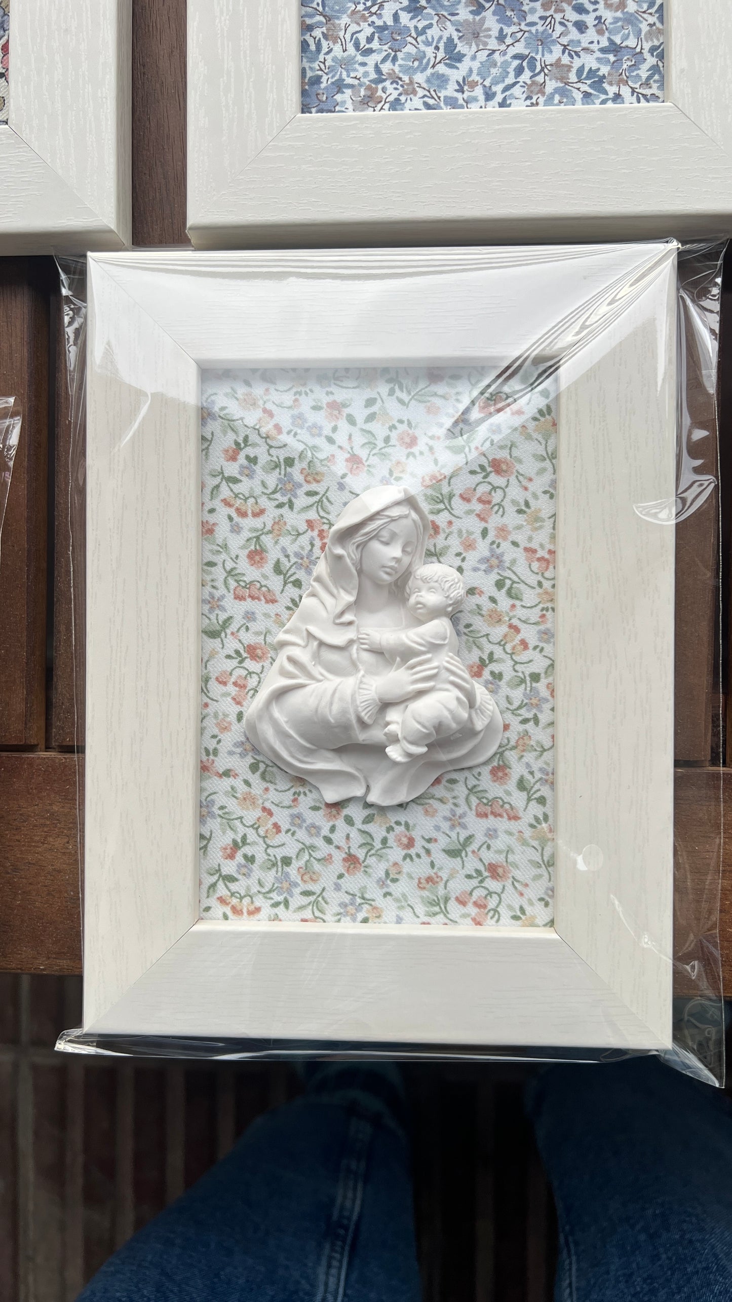 Cuadro Virgen de la Familia - Flores claritas (marco blanco)