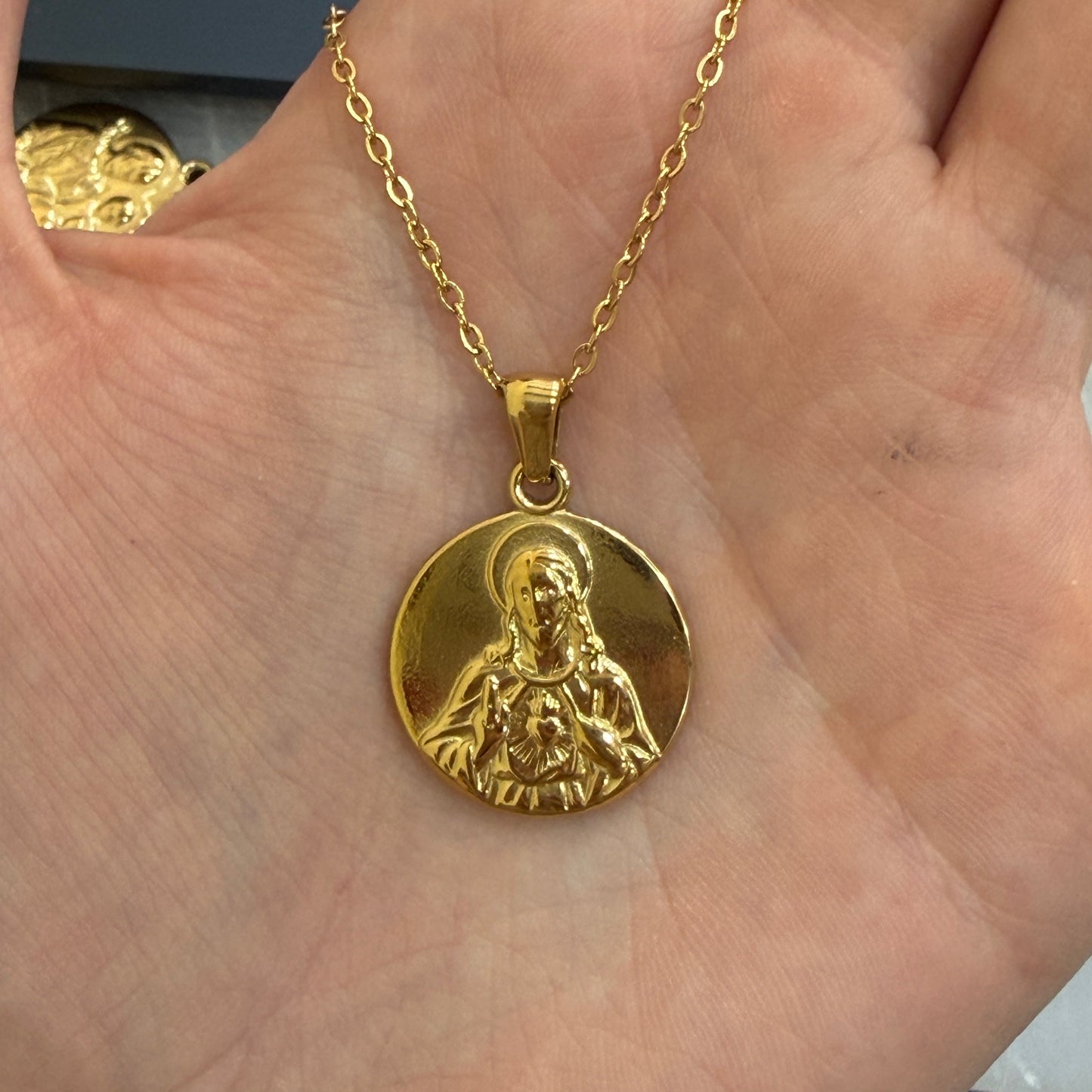 Collar SAGRADO CORAZÓN DE JESÚS DORADO