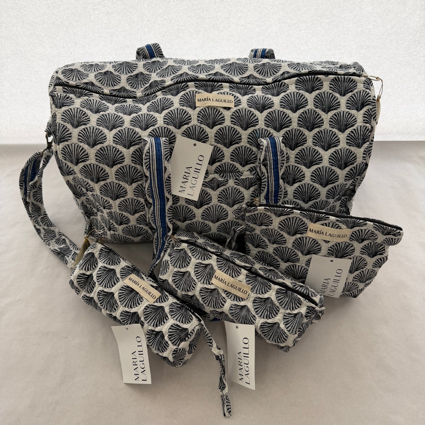 PACK BOLSO DE PLAYA CON 3 NECESERES AMRITA