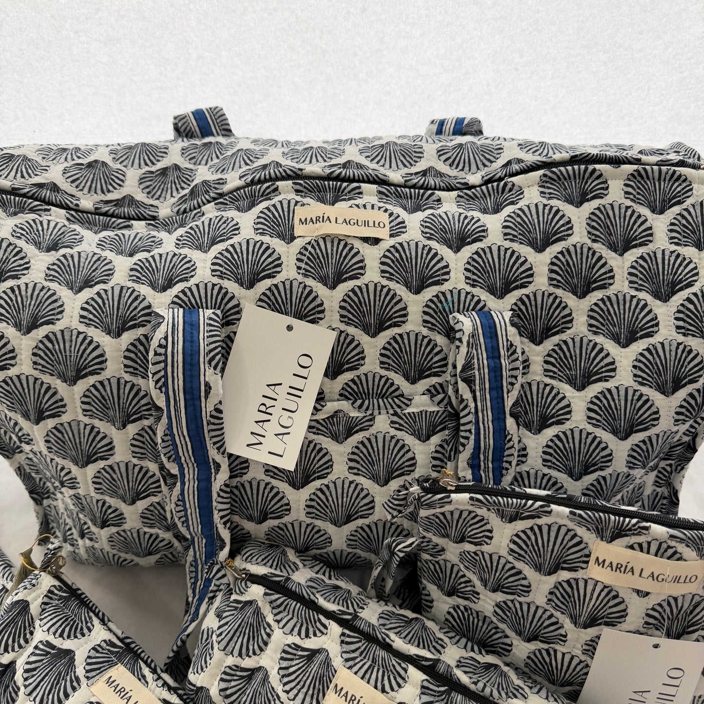 PACK BOLSO DE PLAYA CON 3 NECESERES AMRITA