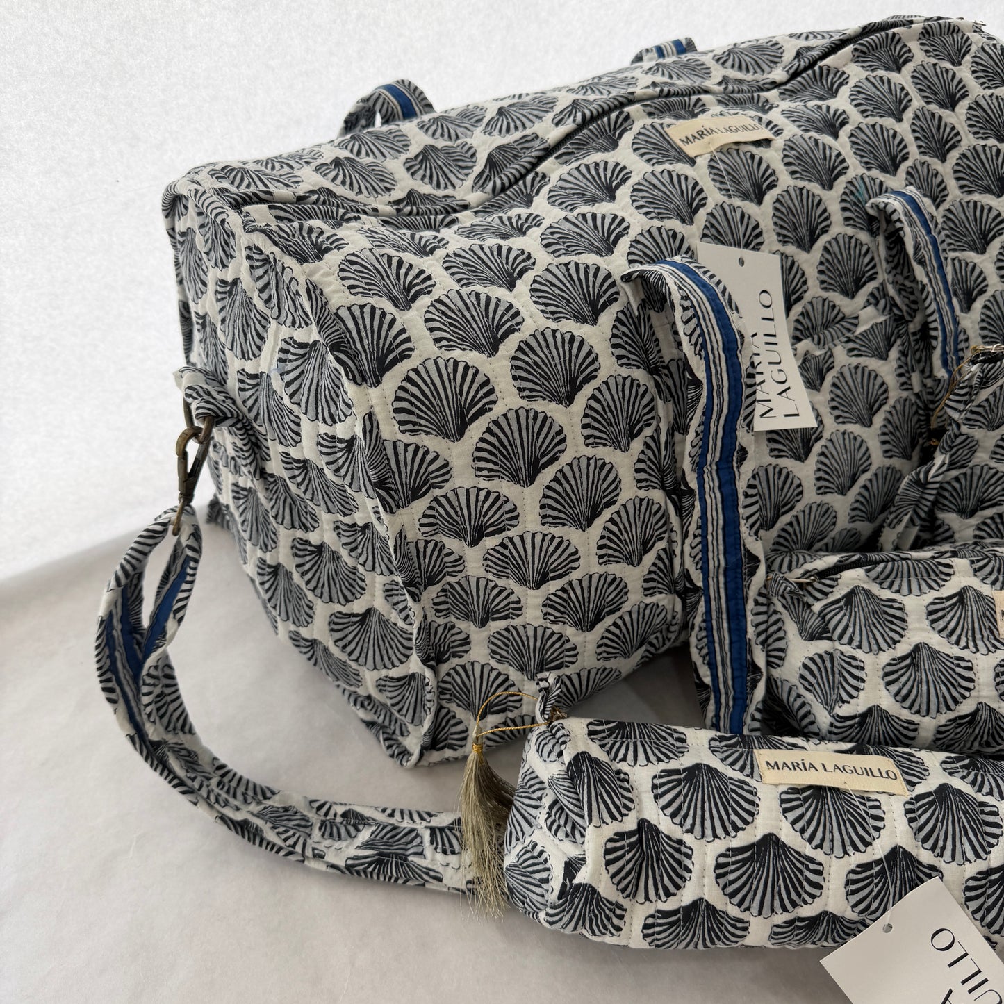 PACK BOLSO DE PLAYA CON 3 NECESERES AMRITA