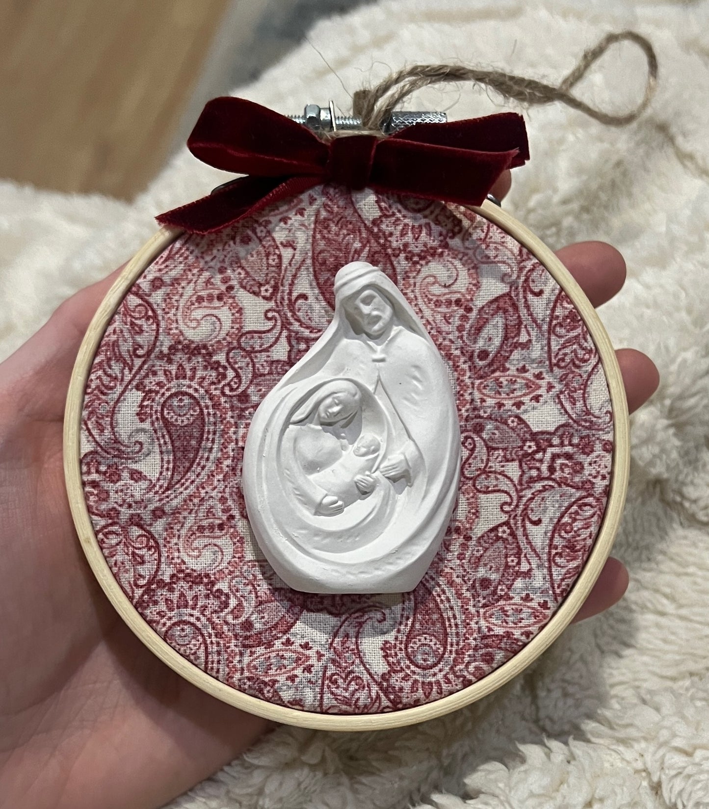 PRE-VENTA Adorno Sagrada Familia Rojo (se enviará el miércoles 3.12)