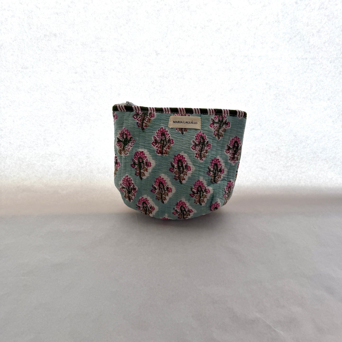 PACK BOLSO DE VIAJE Y NECESERES IMPERMEABLES AURAT