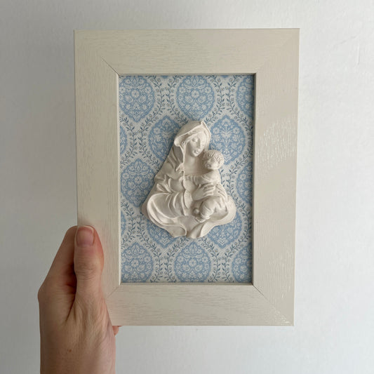 PRE-VENTA Cuadro Virgen de la Familia - Motivos azules (marco blanco) | Se enviará el miércoles 10 de diciembre