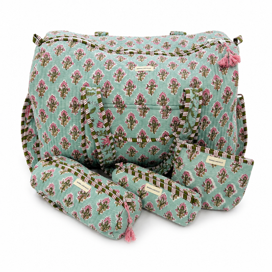 PACK BOLSO DE VIAJE Y NECESERES IMPERMEABLES AURAT