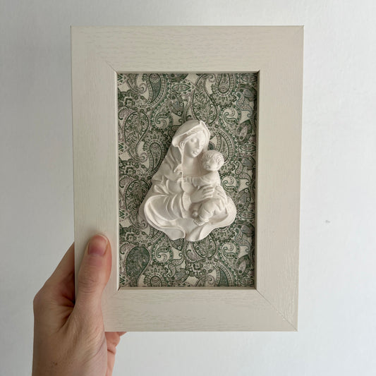 PRE-VENTA Cuadro Virgen de la Familia - Paisley verde (marco blanco) | Se enviará el miércoles 10 de diciembre