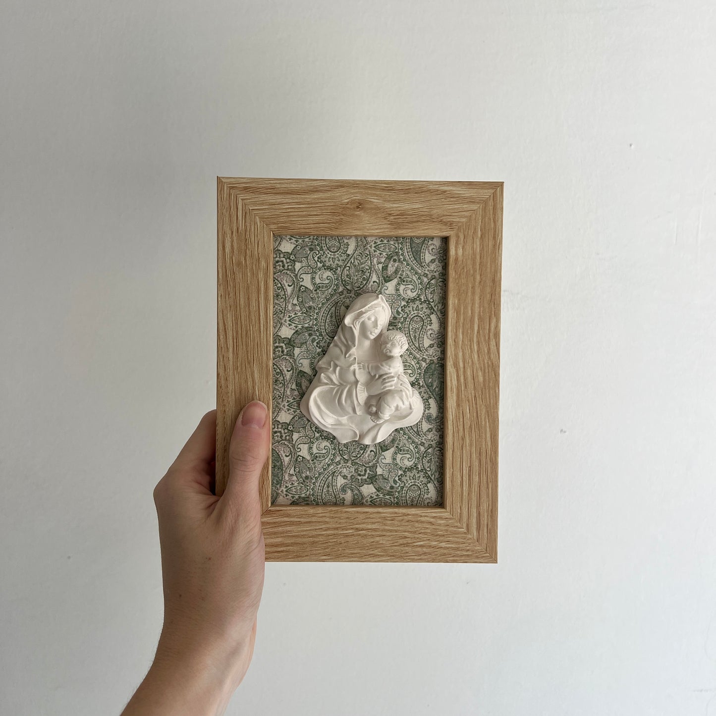 PRE-VENTA Cuadro Virgen de la Familia - Paisley verde (marco madera) | Se enviará el miércoles 10 de diciembre