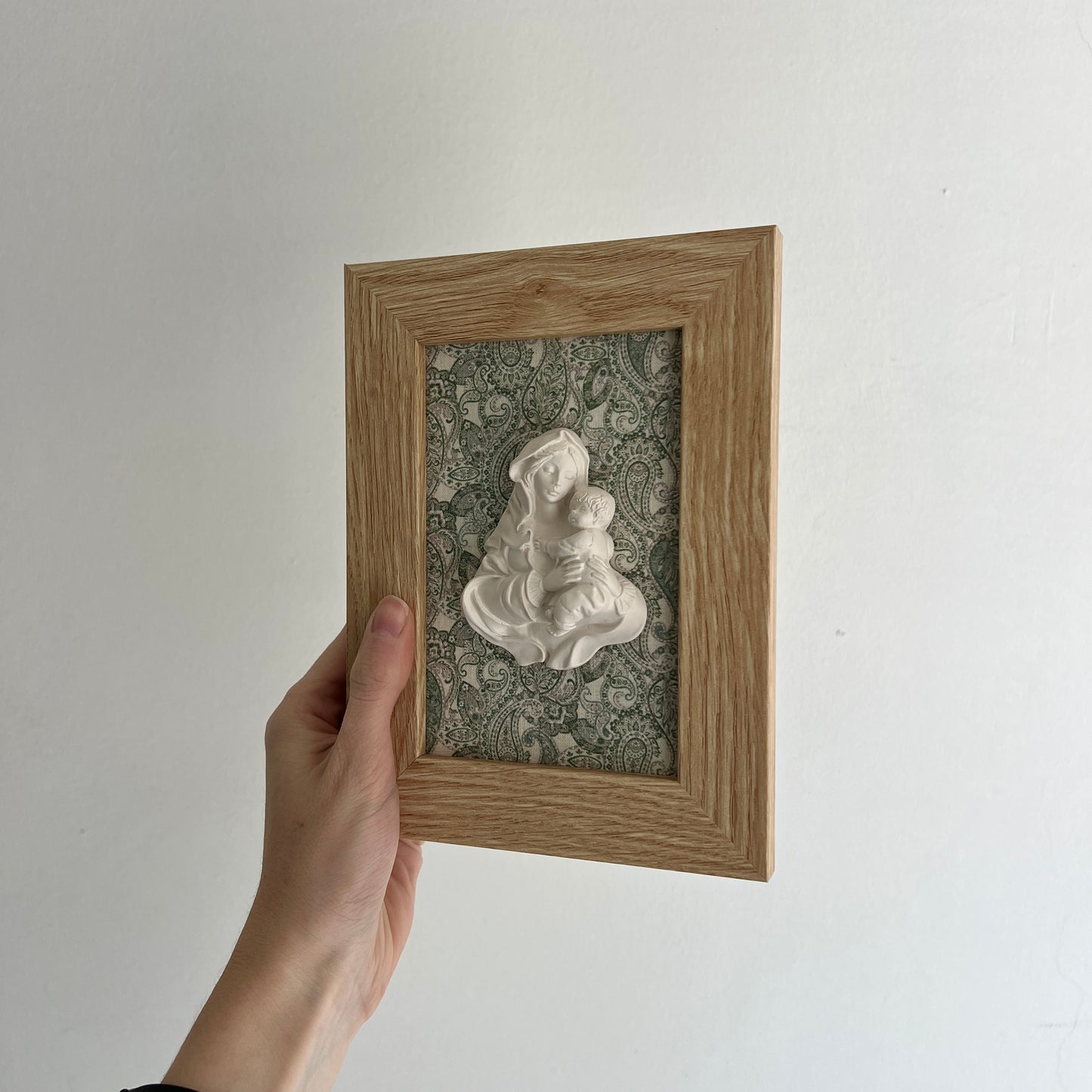 PRE-VENTA Cuadro Virgen de la Familia - Paisley verde (marco madera) | Se enviará el miércoles 10 de diciembre
