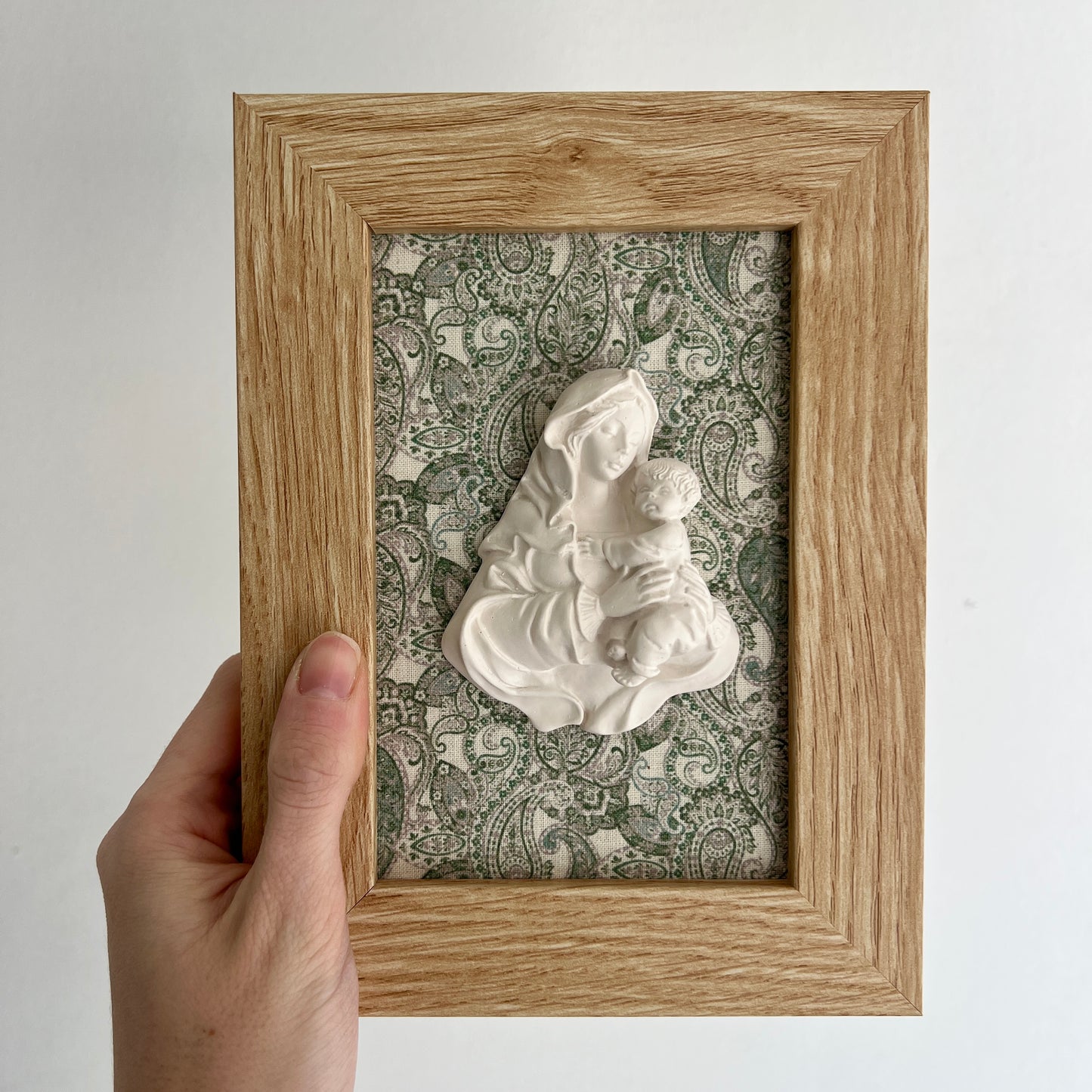 PRE-VENTA Cuadro Virgen de la Familia - Paisley verde (marco madera) | Se enviará el miércoles 10 de diciembre