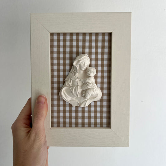 PRE-VENTA Cuadro Virgen de la Familia - Vichy beige (marco blanco) | Se enviará el miércoles 10 de diciembre