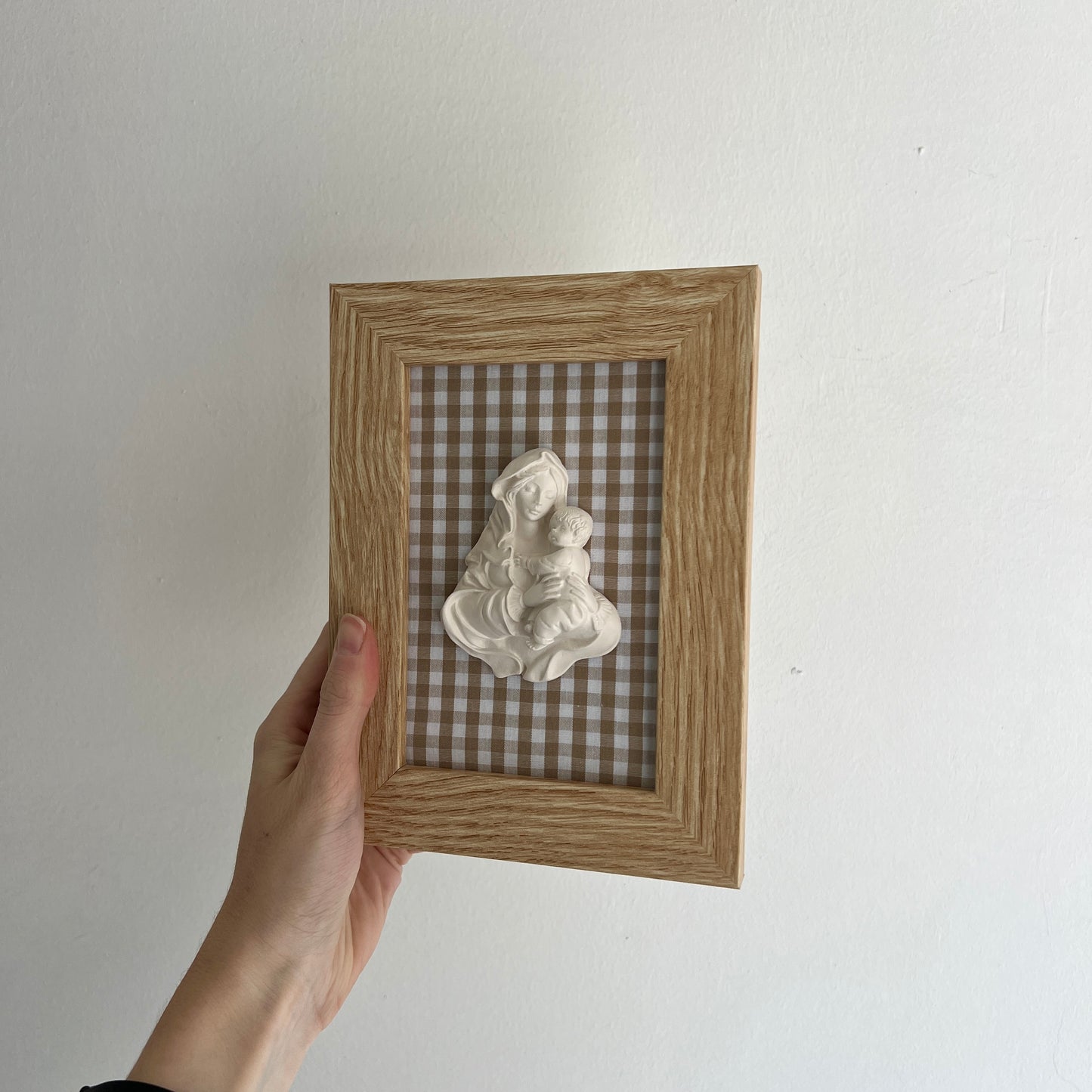 PRE-VENTA Cuadro Virgen de la Familia - Vichy beige (marco madera) | Se enviará el miércoles 10 de diciembre