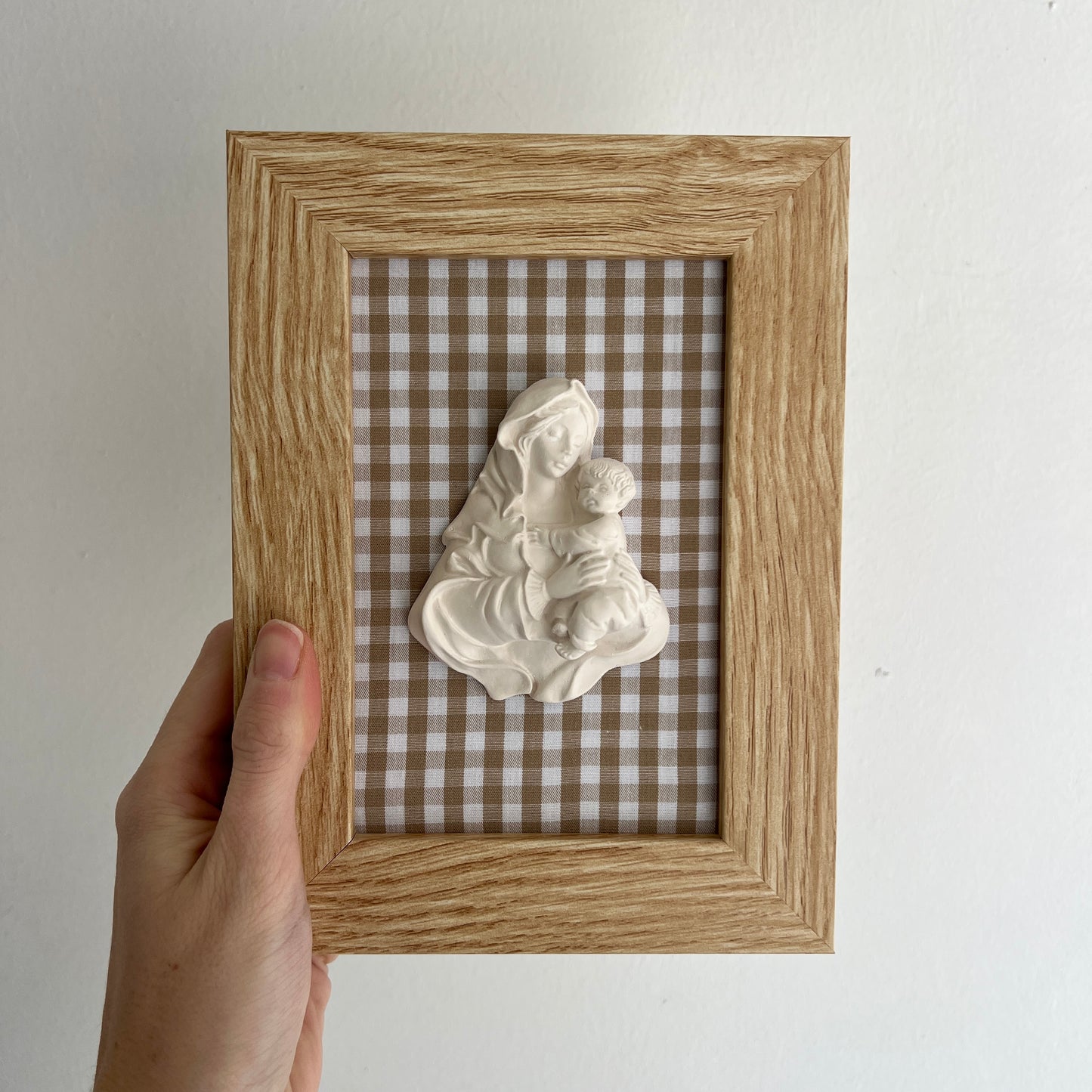 PRE-VENTA Cuadro Virgen de la Familia - Vichy beige (marco madera) | Se enviará el miércoles 10 de diciembre